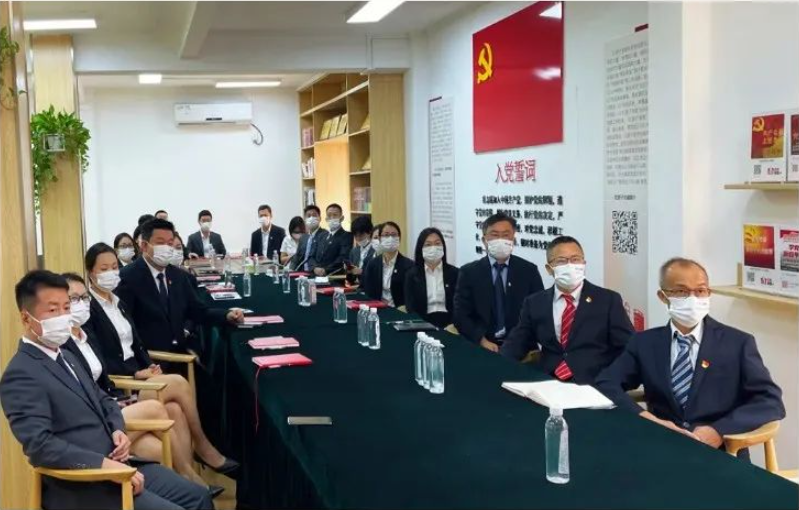 砥礪中國式現代化新征程 l 新仕誠公司集中觀看中國共產黨第二十次全國代表大會開幕式