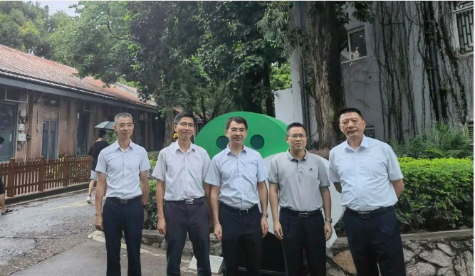 海珠區委常委、統戰部部長王福軍帶隊到新仕誠公司調研